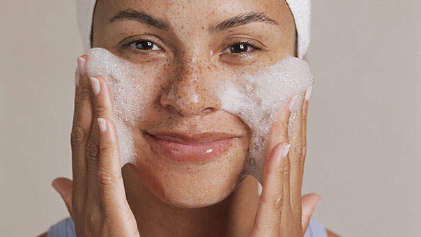 ژل شستشوی صورت برای پاکسازی پوست